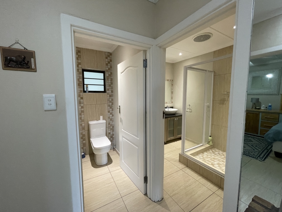 5 Bedroom Property for Sale in Vincent Heights Eastern Cape